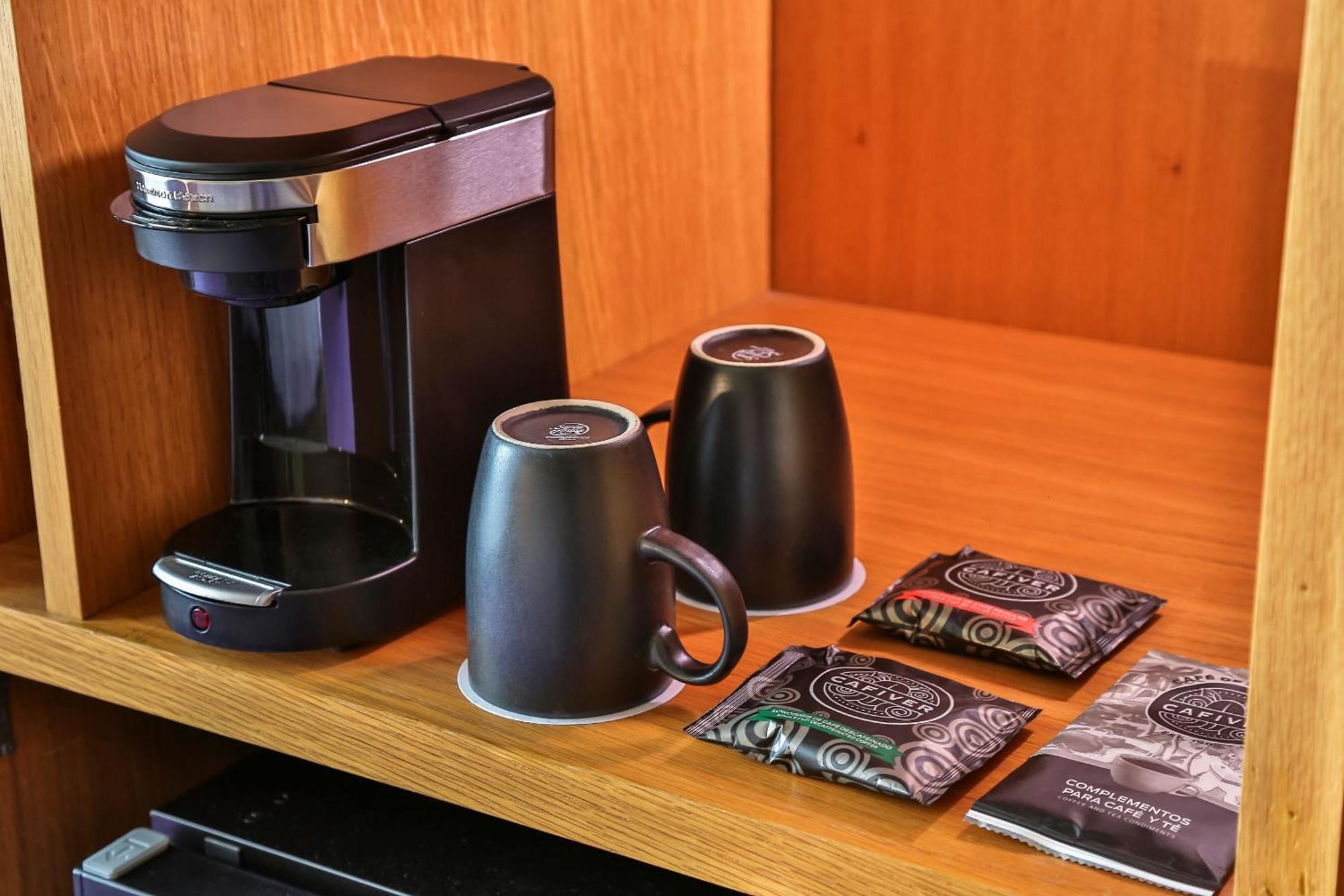 กามีโน เรอัล ซานตาเฟ่ Hotel เม็กซิโกซิตี้ ภายนอก รูปภาพ A Keurig coffee maker