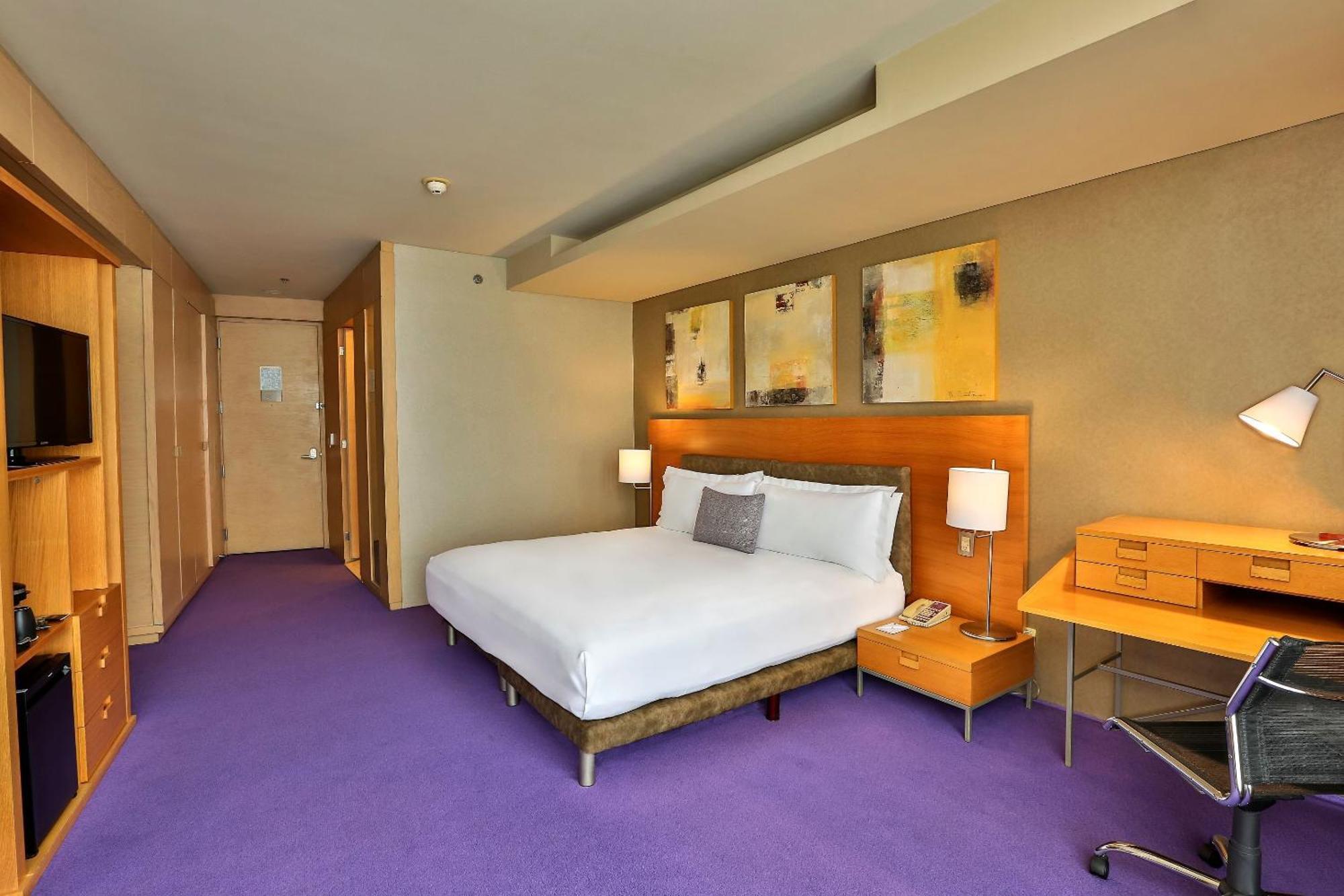 กามีโน เรอัล ซานตาเฟ่ Hotel เม็กซิโกซิตี้ ภายนอก รูปภาพ A room at the hotel