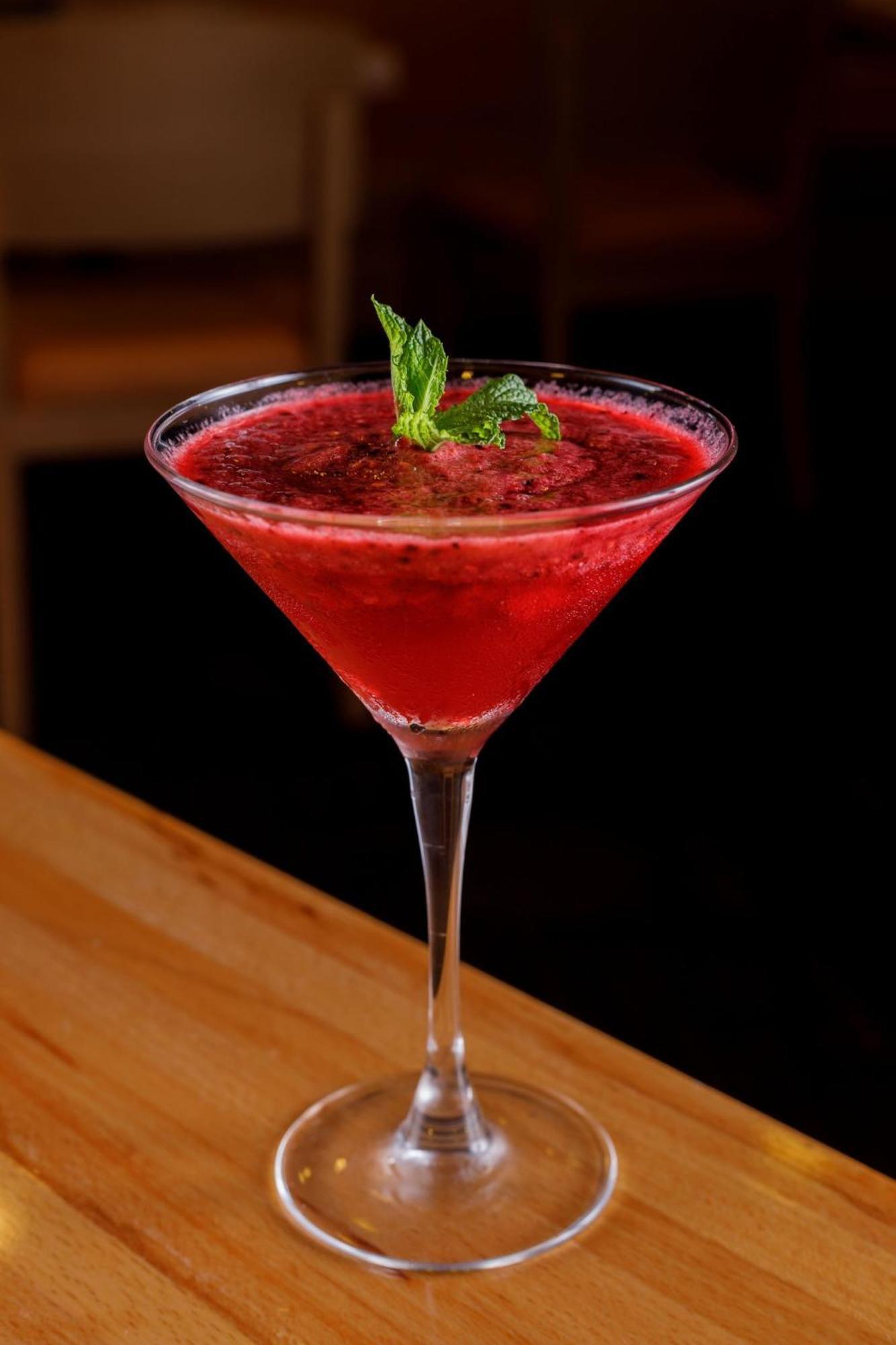 กามีโน เรอัล ซานตาเฟ่ Hotel เม็กซิโกซิตี้ ภายนอก รูปภาพ A cosmopolitan garnished with a sprig of mint